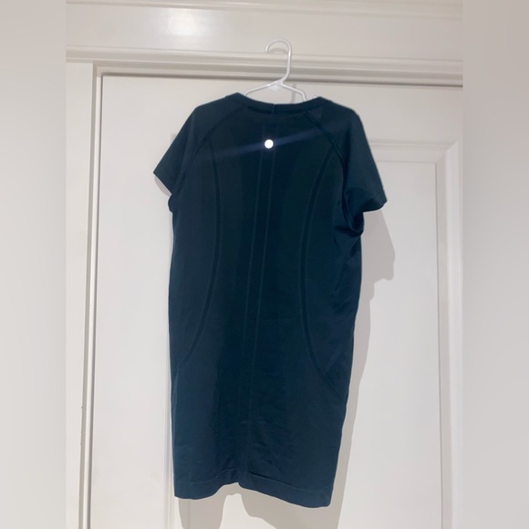 Lulu lemon swiftly top - Picture 2 of 2